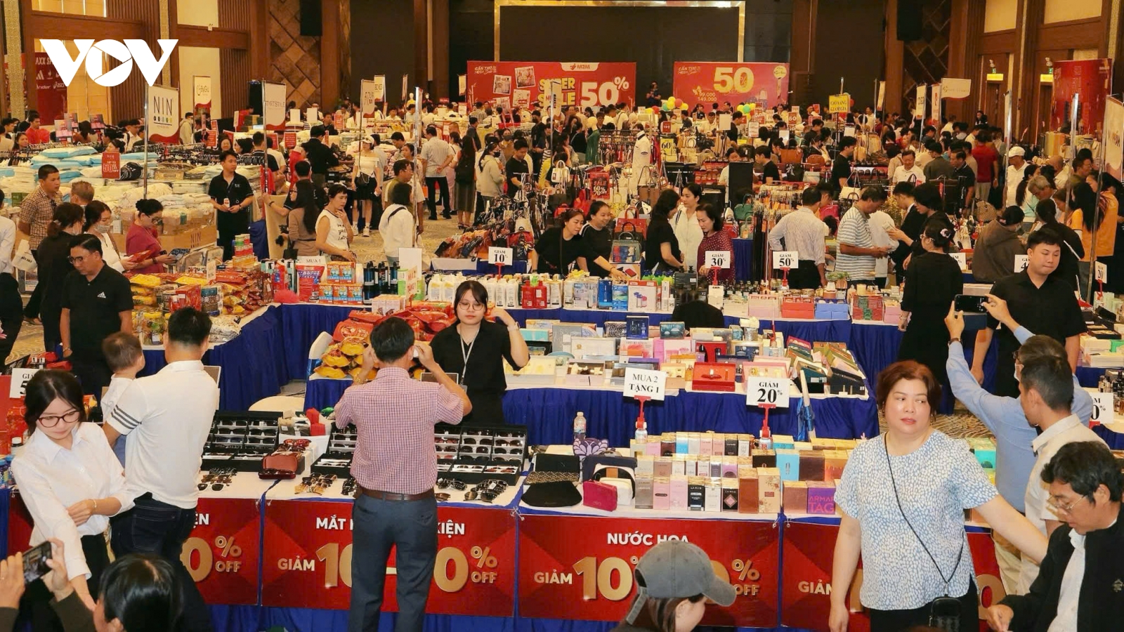 Nhộn nhịp mua sắm trước Tết Nguyên đán tại “Cần Thơ Mega Sale 2026”